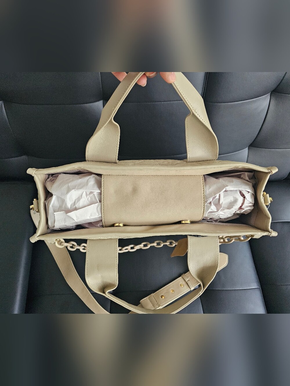 BNWT Beige Quilted Tote Bag with Chain and Adjustable Strap - Picture 3 of 10